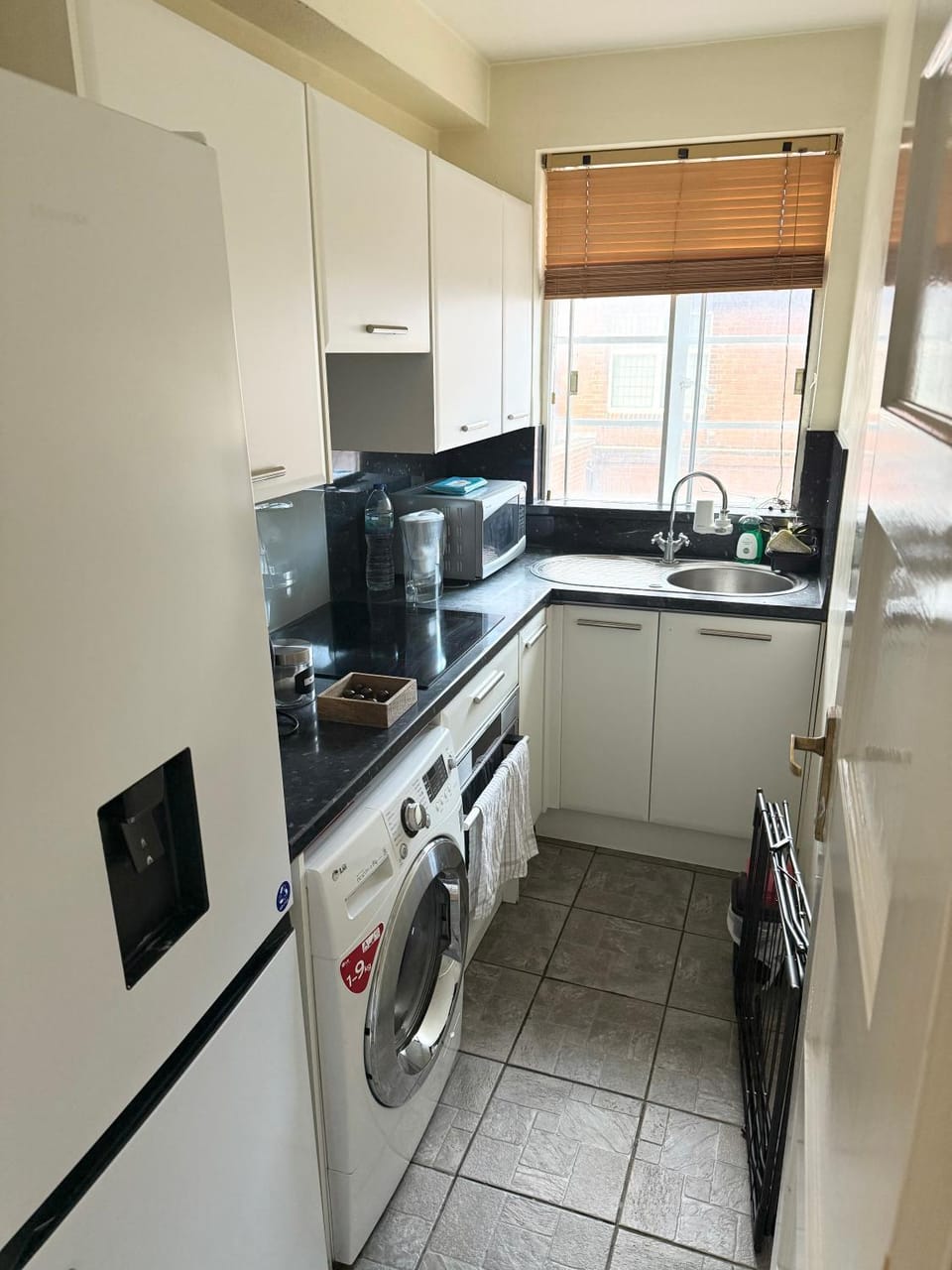 Spacious 2 Bed Flat Grade 2 Art Deco Building Apartment in London
