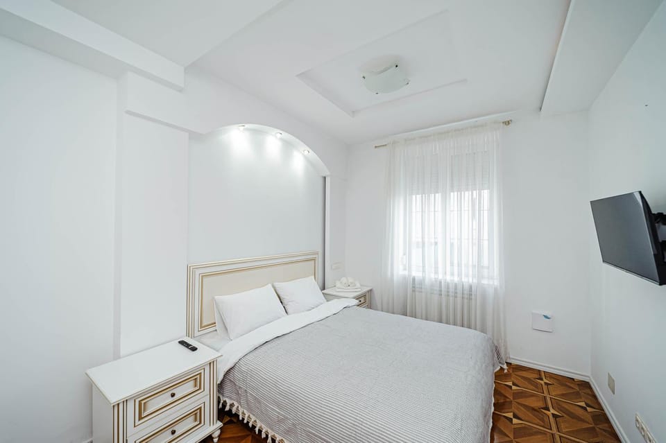 Bed, TV and multimedia, Photo of the whole room, Bedroom, air conditioner