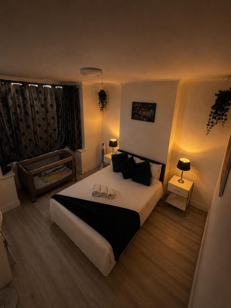 4Bed House with parking and GYM in London Edgware House in Edgware