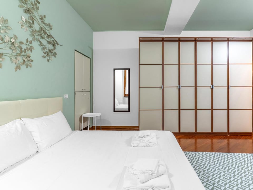 Bed, Photo of the whole room, Bedroom, wardrobe