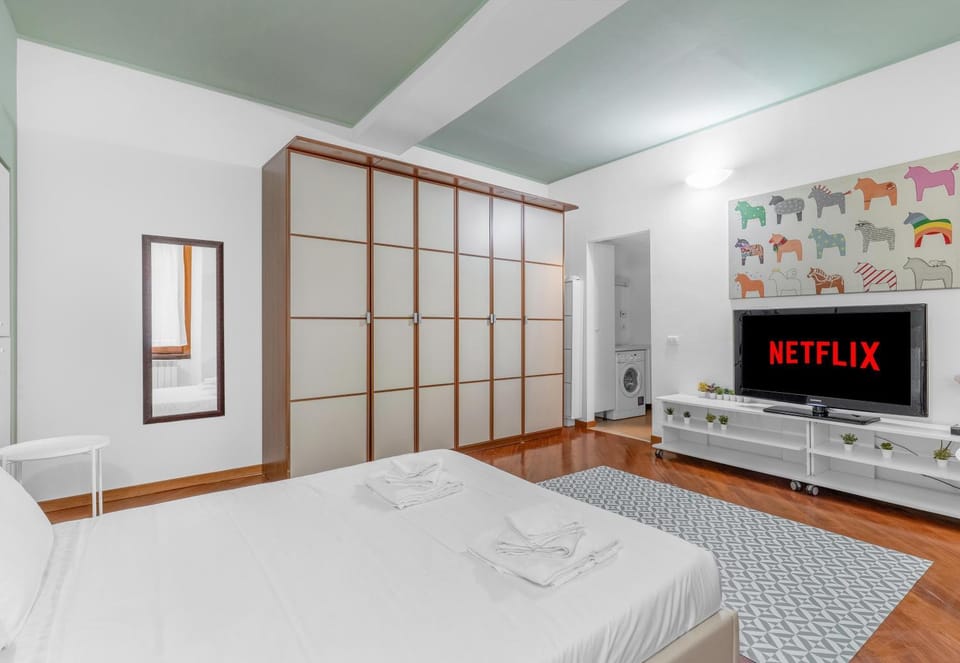 TV and multimedia, Photo of the whole room, Bedroom, wardrobe