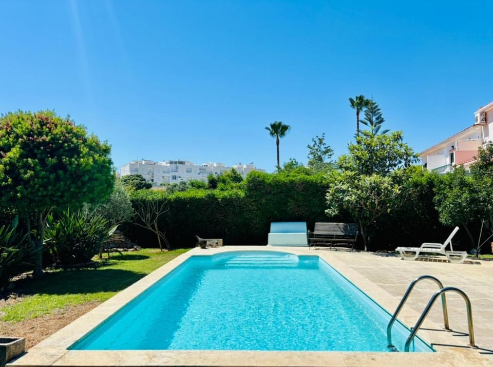 Swimming pool, sunbed
