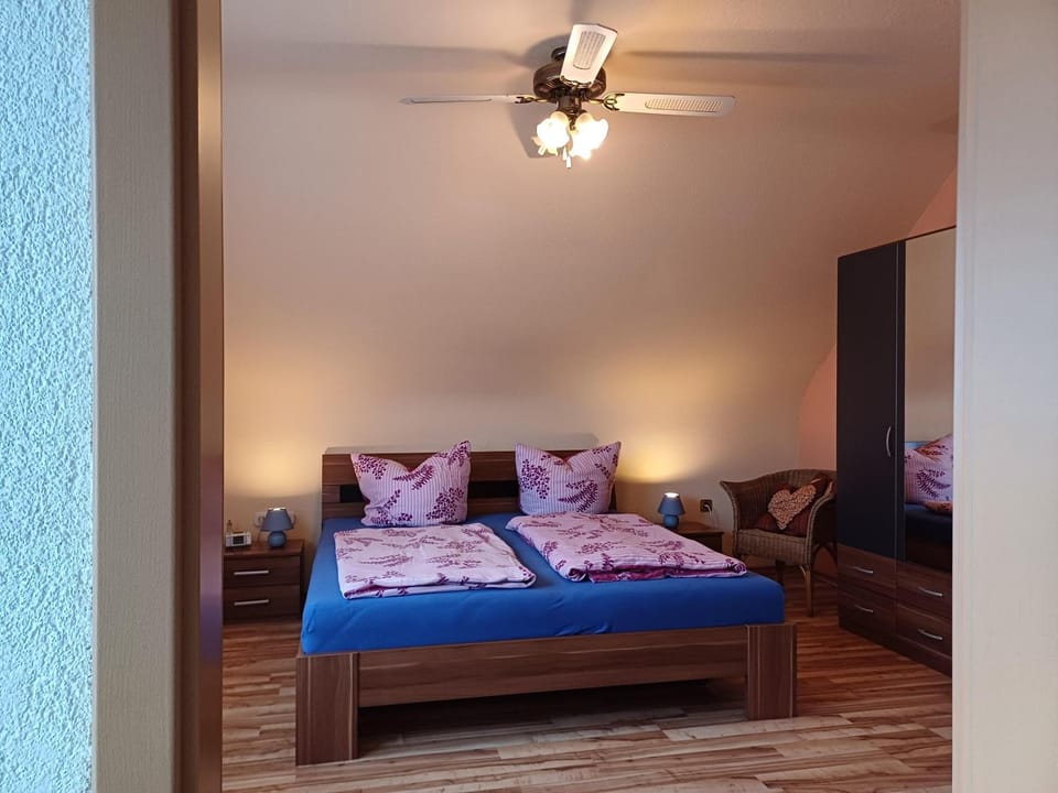 Photo of the whole room, Bedroom