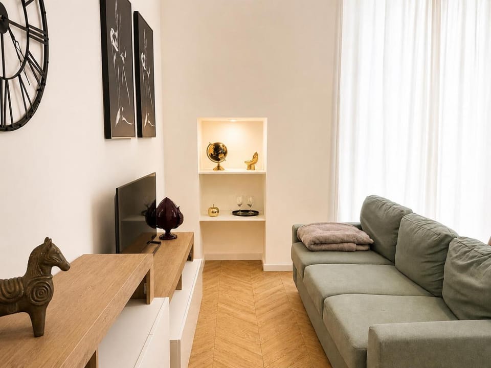 Living room, Decorative detail, Dining area, Lunch, internet, stove, kitchen, air conditioner