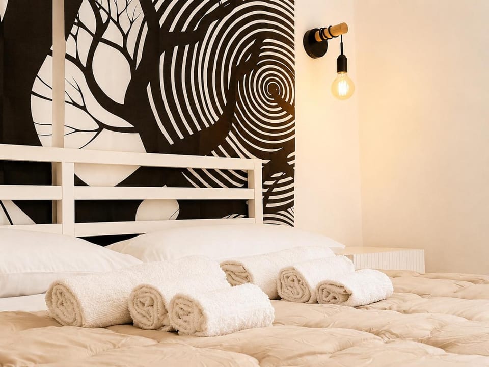 Bed, Decorative detail, Bedroom, internet, towels, air conditioner