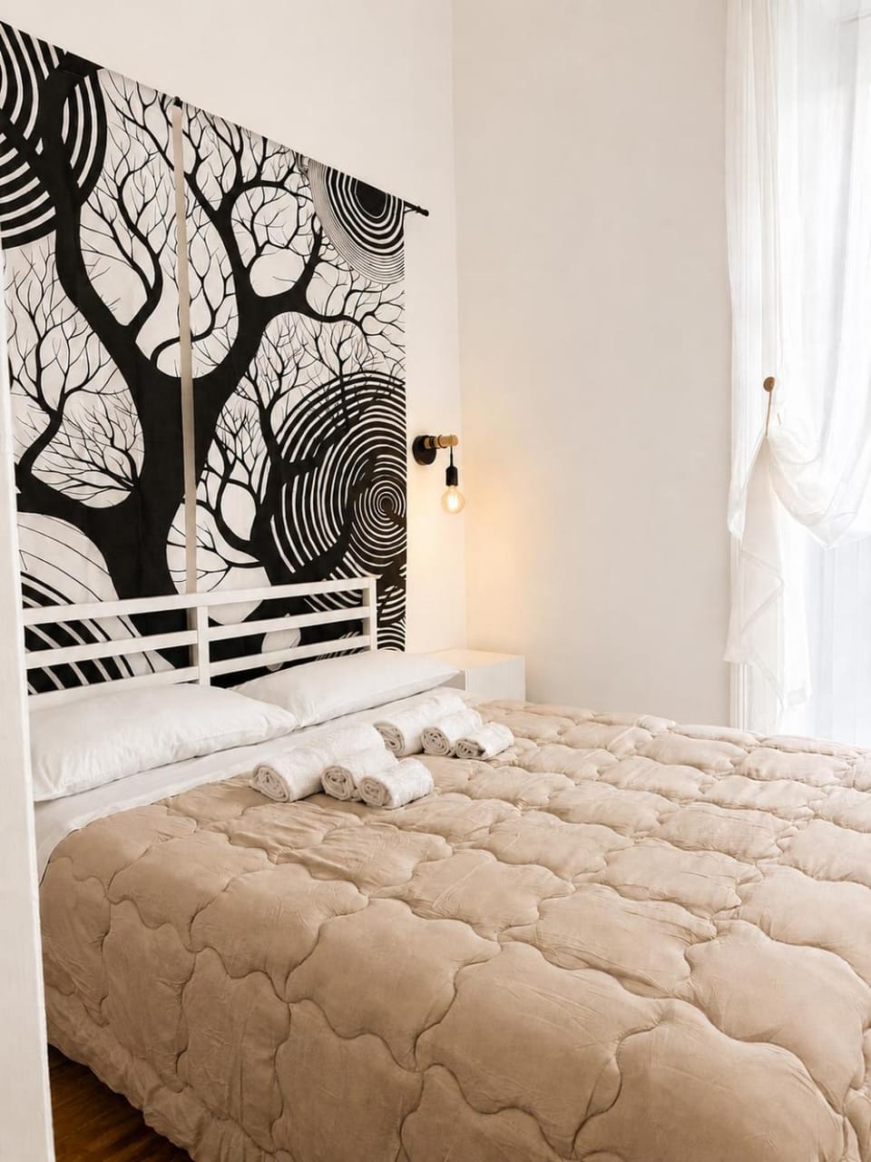 Bed, Decorative detail, Bedroom, internet, towels, air conditioner