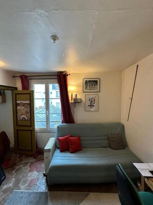 Cozy & authentic stay in the heart of Paris Apartment in Paris