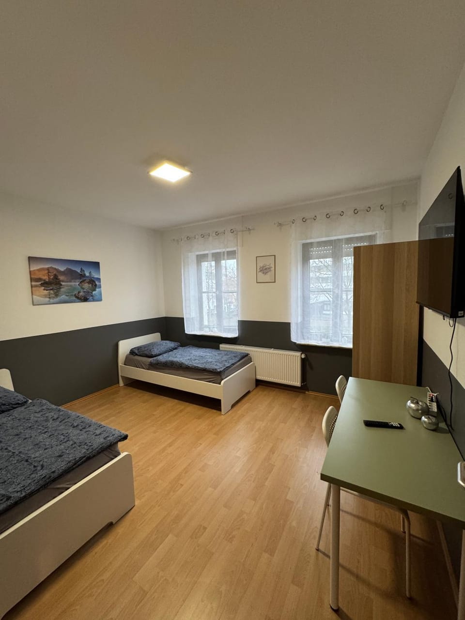 Photo of the whole room, Bedroom