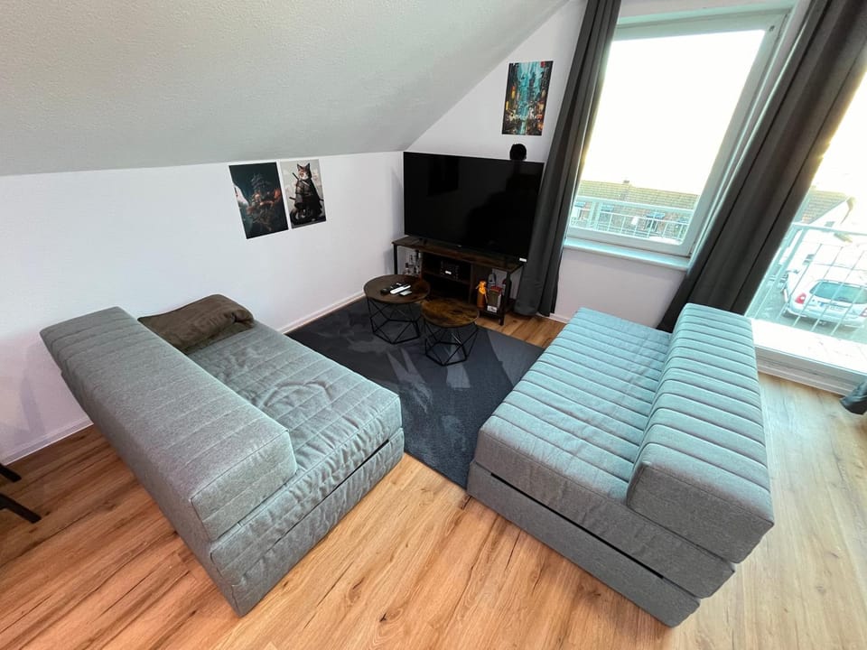 Communal lounge/ TV room, TV and multimedia, Living room, Seating area, Evening entertainment