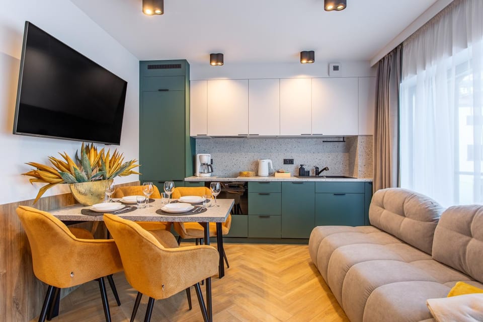 TV and multimedia, Coffee/tea facilities, Kitchen or kitchenette, Living room, Seating area