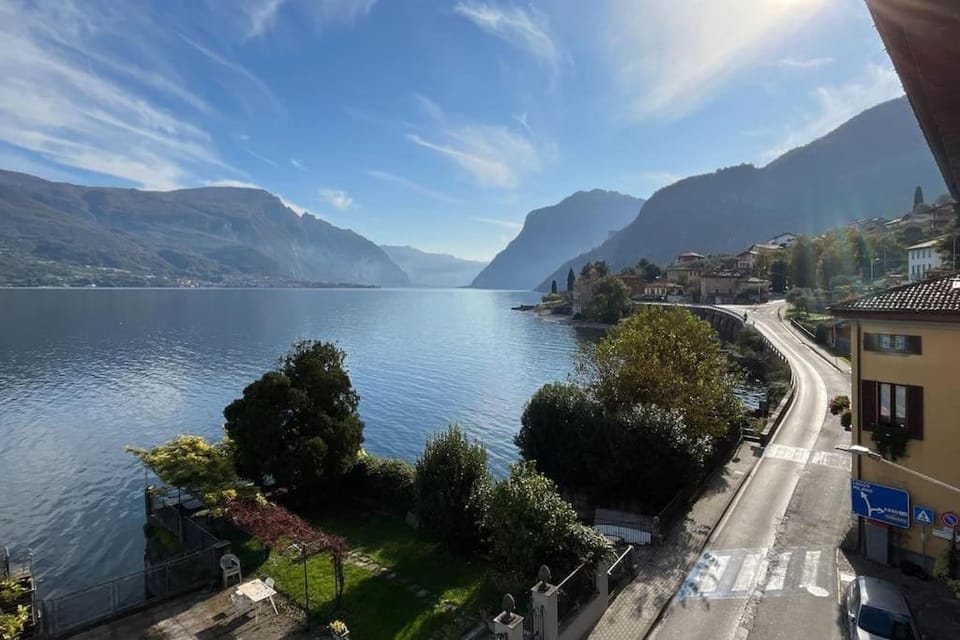 Neighbourhood, Lake view, Street view