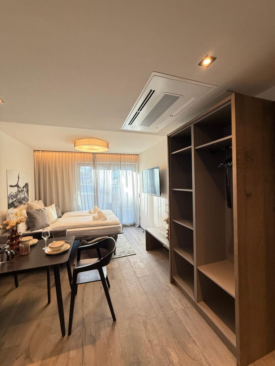 TV and multimedia, Dining area, towels, wardrobe