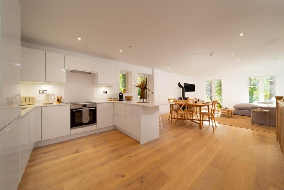 Watersmeet Edge, Terrace, 2BR and 2BA, River Views, Parking Apartment in West Somerset District