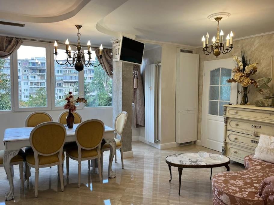 TV and multimedia, Seating area, Dining area, Evening entertainment
