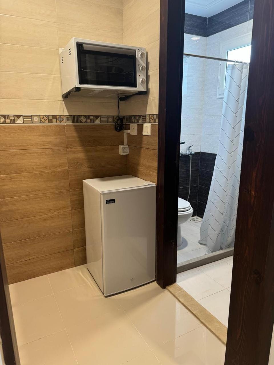 minibar, oven