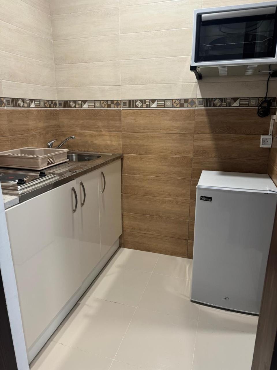 Kitchen or kitchenette, oven, stove