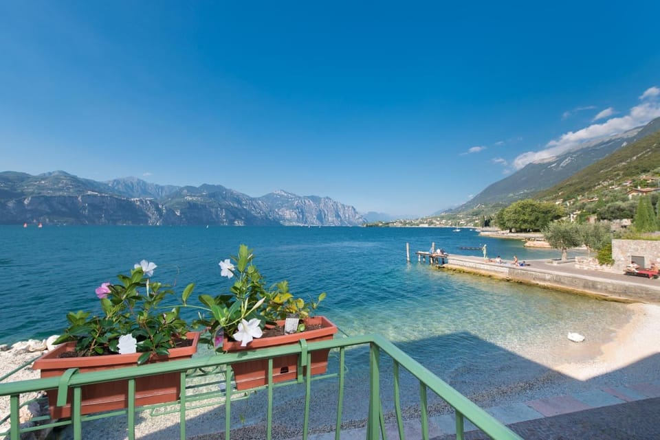 Natural landscape, Balcony/Terrace, Beach, Lake view, Mountain view