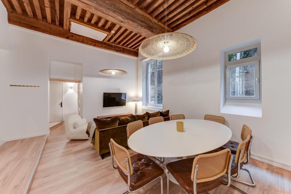 TV and multimedia, Living room, Seating area, Dining area