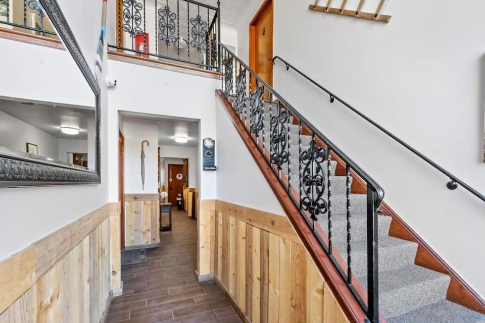 Stylish and Comfortable 1-Bedroom Apartment in Shelby Township Apartment in Shelby Township