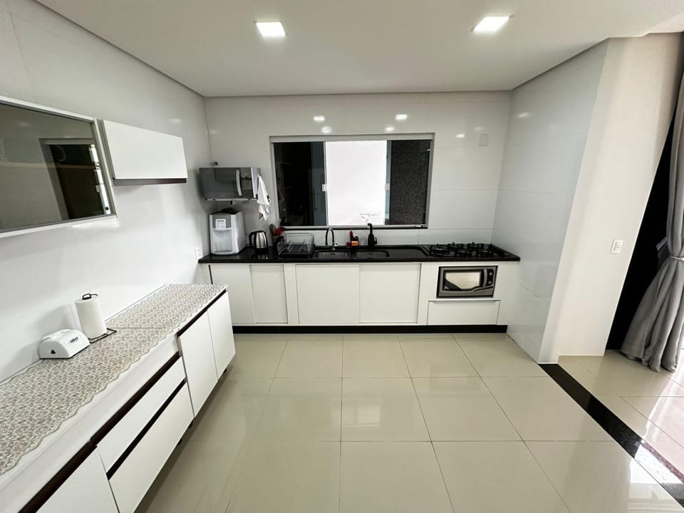 Coffee/tea facilities, Kitchen or kitchenette, minibar, oven, stove, toaster