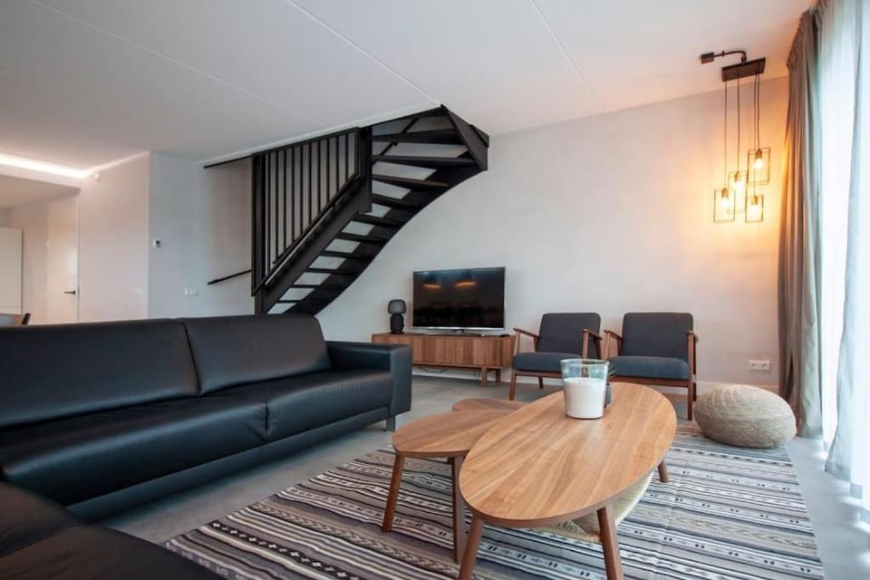 Wonderful Villa on water with 5 bedrooms and bathrooms Villa in Friesland, Netherlands