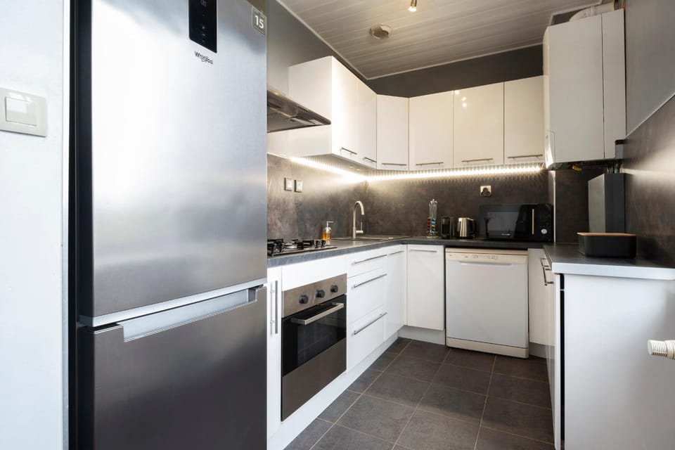 Coffee/tea facilities, dishwasher, oven, washing machine