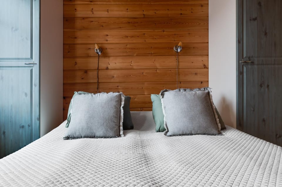 Bed, Photo of the whole room