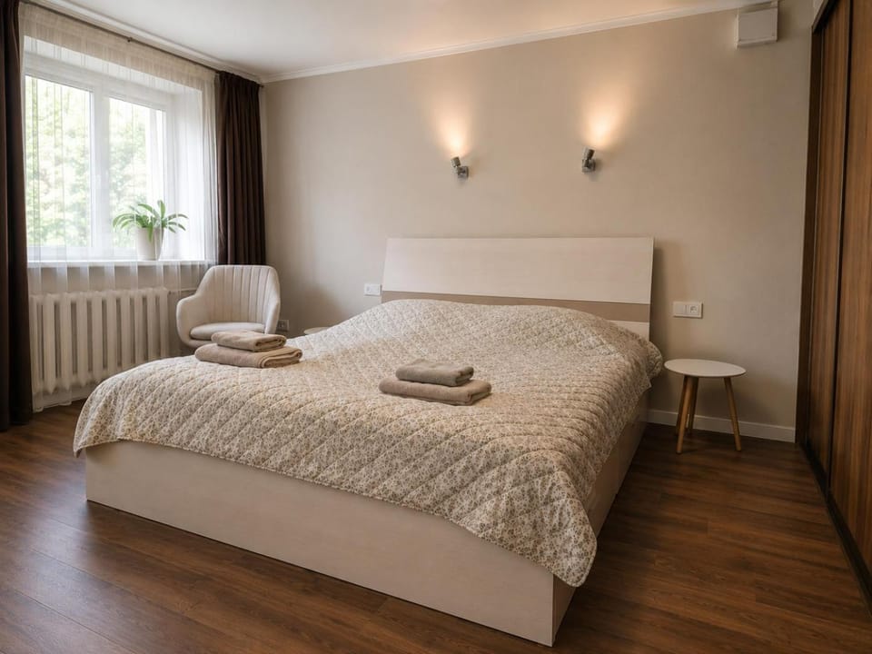 Day, Bedroom