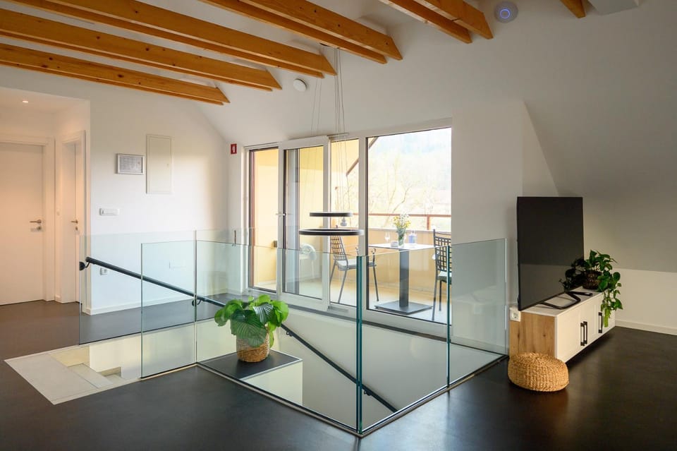 Communal lounge/ TV room, TV and multimedia, Balcony/Terrace