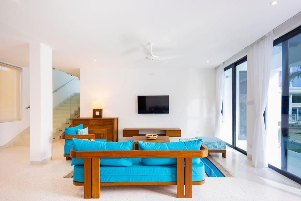 Communal lounge/ TV room