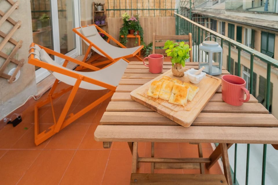 Patio, Day, View (from property/room), Balcony/Terrace, Living room, Food and drinks, Seating area, Dining area, Food, Breakfast