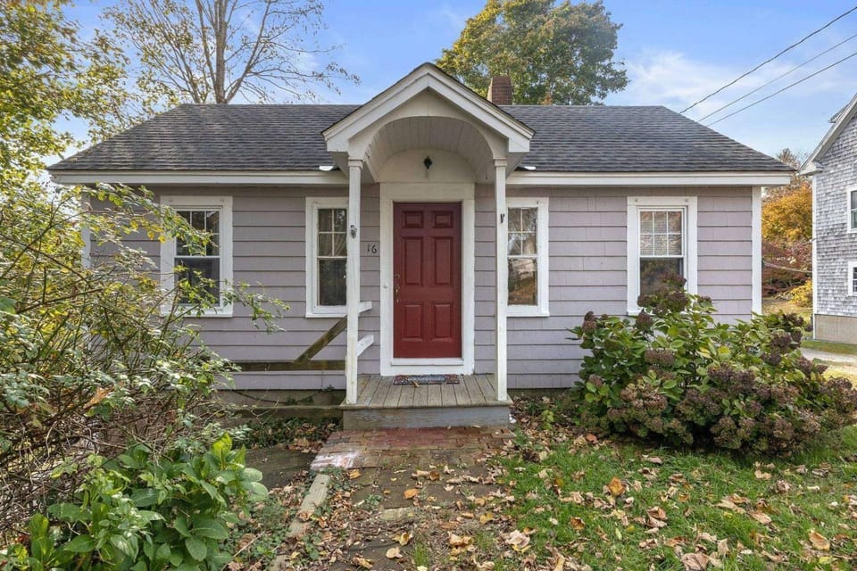 Brookside Bungalow House in Plymouth