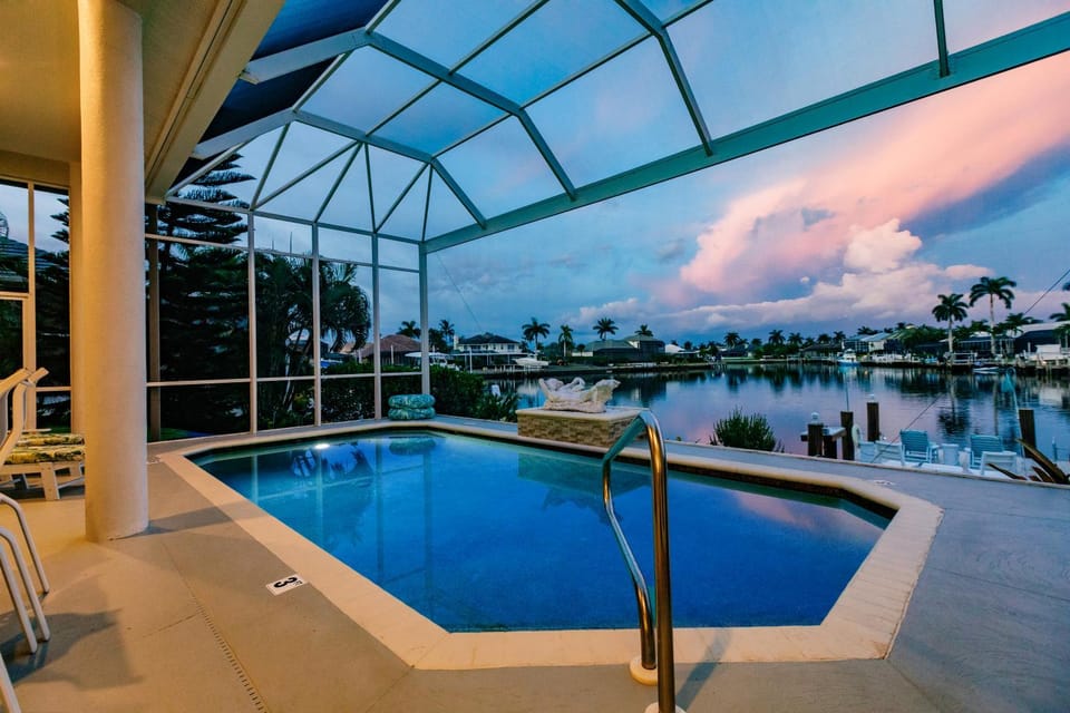 Casa Vista - Luxury Waterfront Villa with Heated Pool, Kayaks, Fishing, Bikes Villa in Marco Island