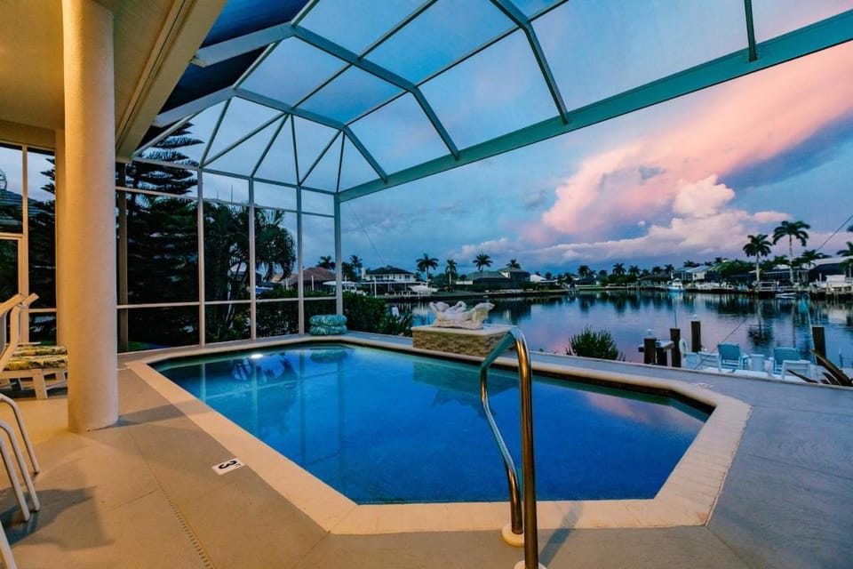 Casa Vista - Luxury Waterfront Villa with Heated Pool, Kayaks, Fishing, Bikes Villa in Marco Island