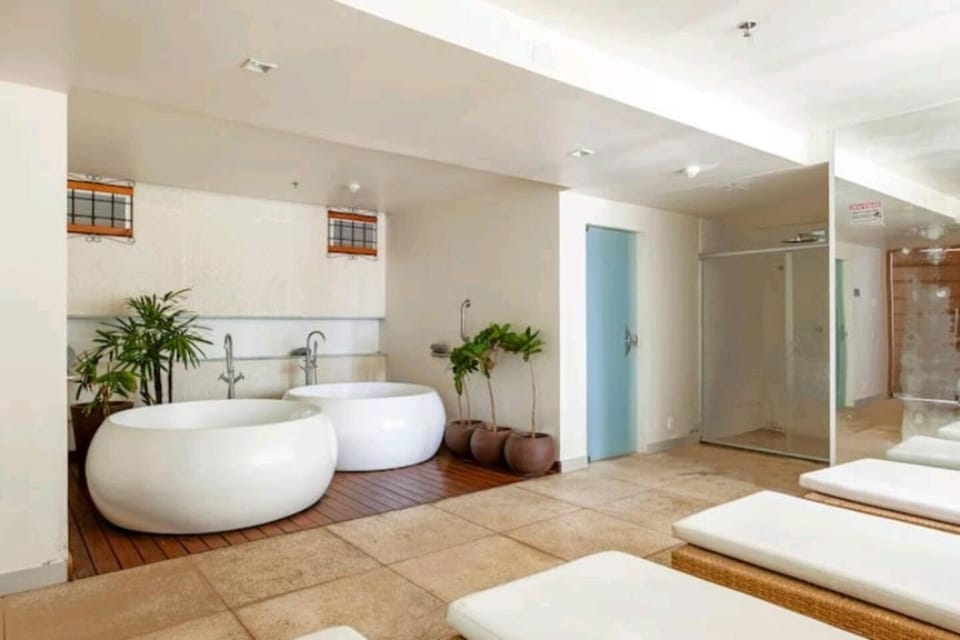 Hot Tub, Sauna, Steam room, Spa and wellness centre/facilities