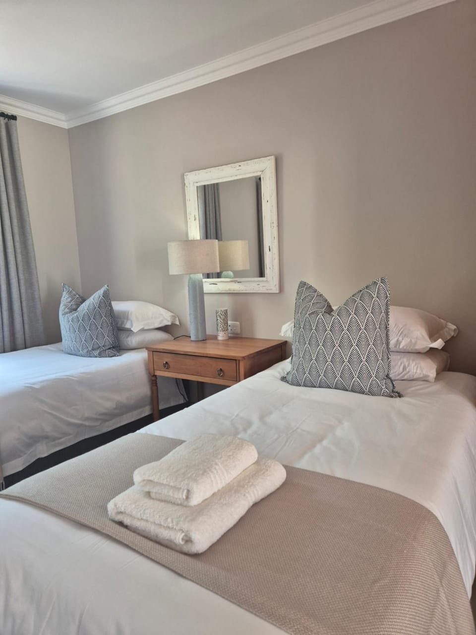 Bedroom, towels