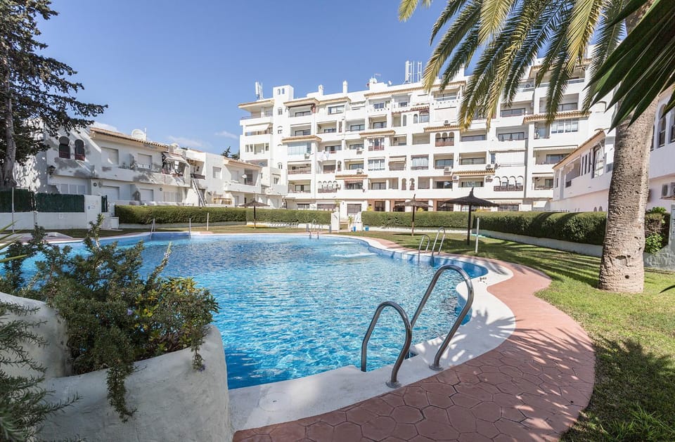 Property building, Garden, Swimming pool