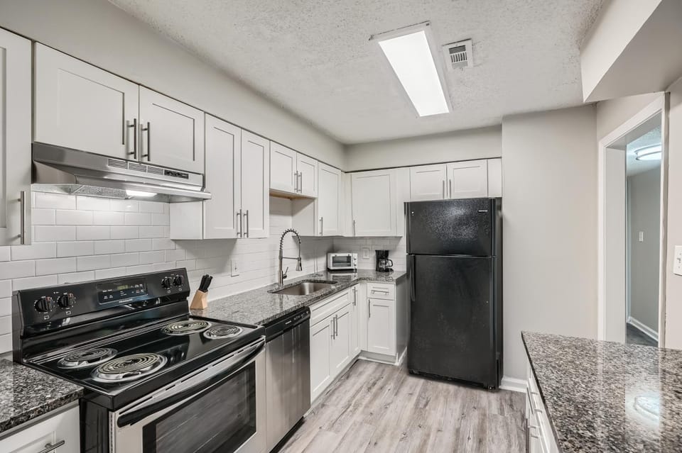 Crest at East Cobb 1830B Comfort spacious 2Bd 2Bt Apartment in Marietta