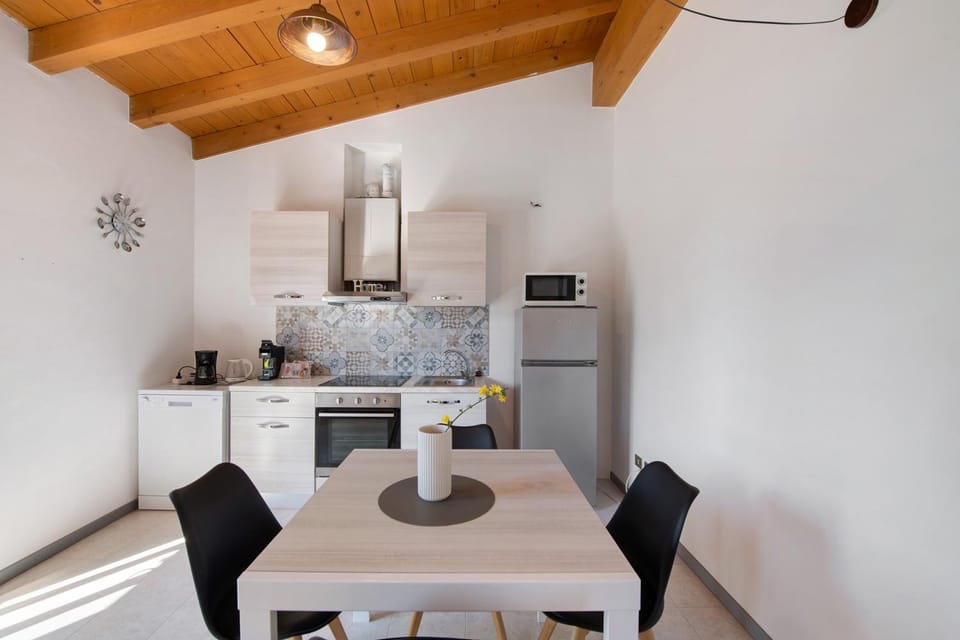 Property building, Kitchen or kitchenette, Living room