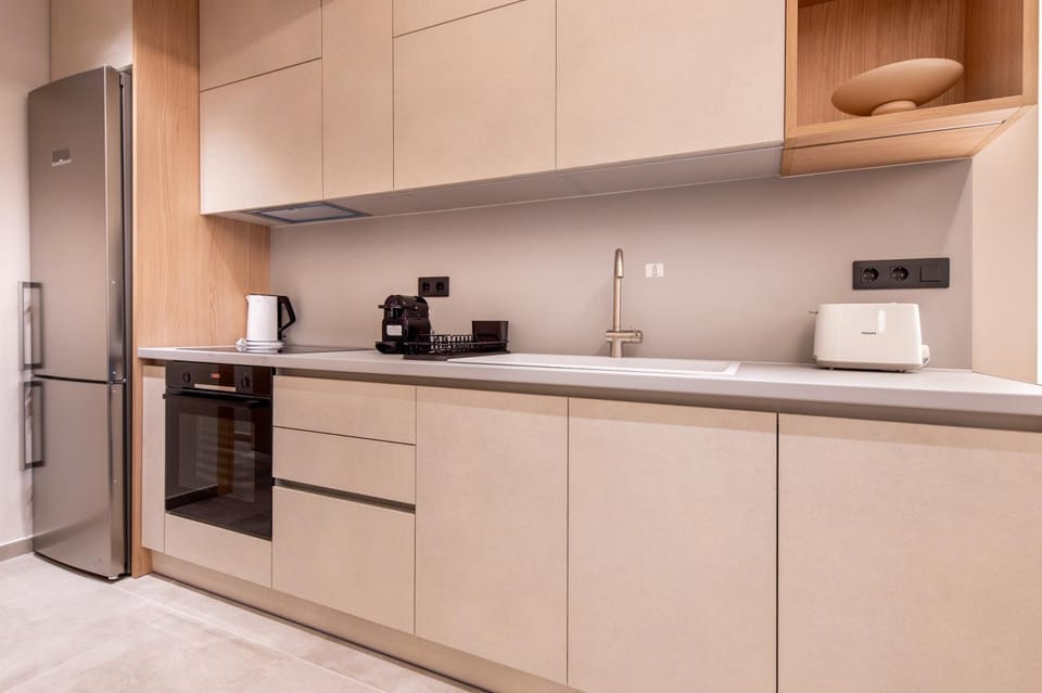 Coffee/tea facilities, Kitchen or kitchenette, dishwasher, oven, stove, toaster