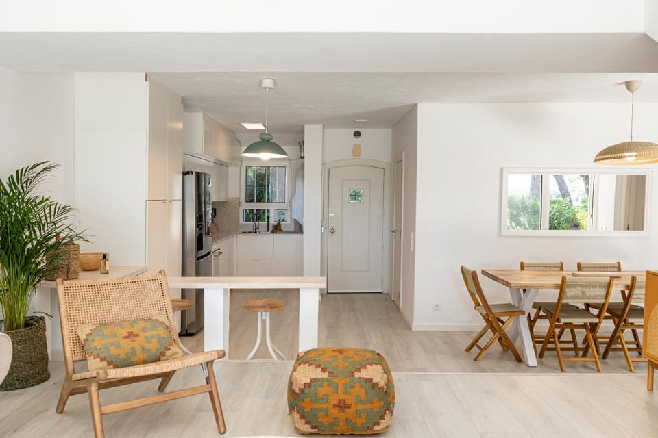 Kitchen or kitchenette, Living room, Dining area