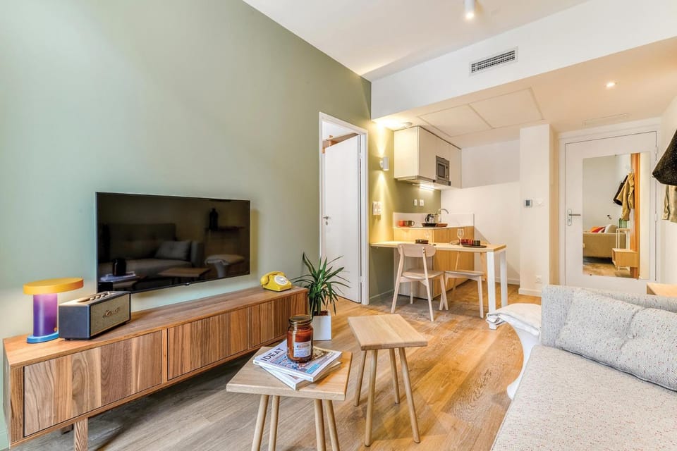 Kitchen or kitchenette, Living room, Seating area