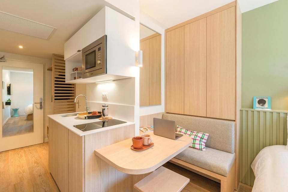 Kitchen or kitchenette, Seating area