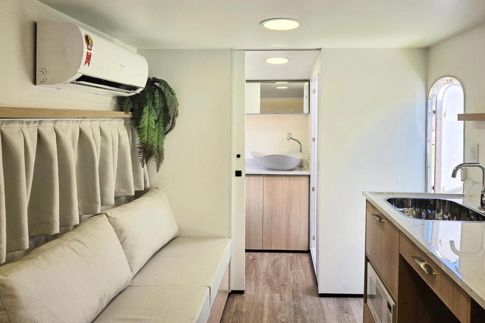 Kitchen or kitchenette, Seating area, pet friendly, air conditioner, air conditioner