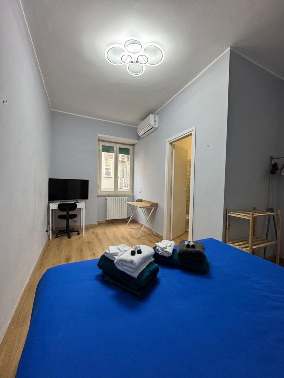 Spacious 3 Bedrooms Apartment - 2 Bathrooms - Metro C Apartment in Rome