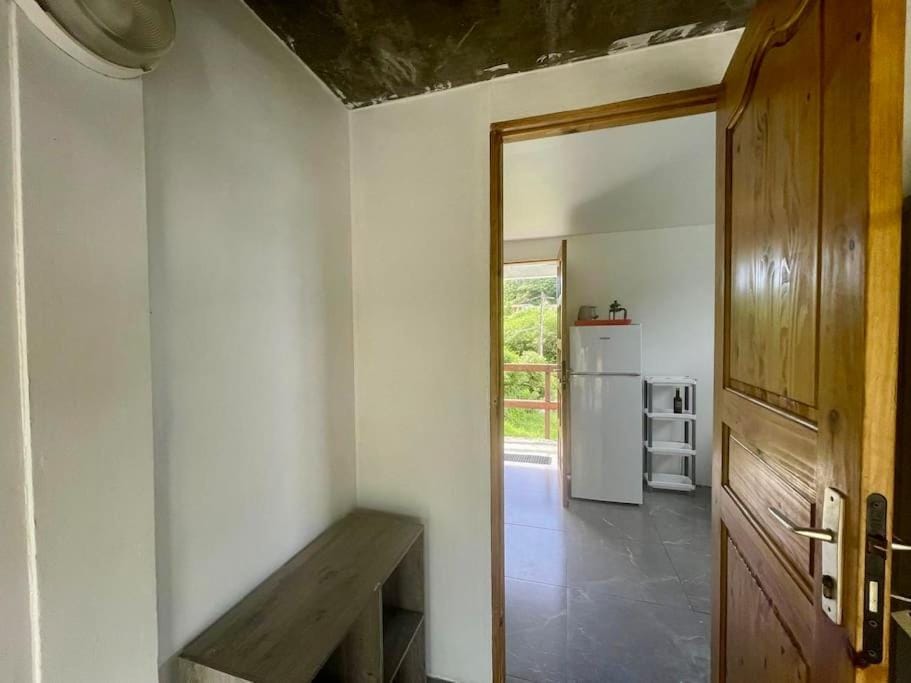 Vue Mer Partielle, au Calme, Plages à 10 min, Parking gratuit Apartment in Sainte-Anne