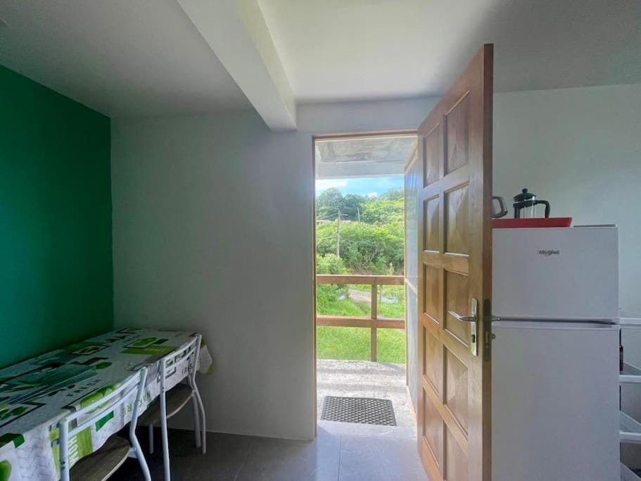 Vue Mer Partielle, au Calme, Plages à 10 min, Parking gratuit Apartment in Sainte-Anne