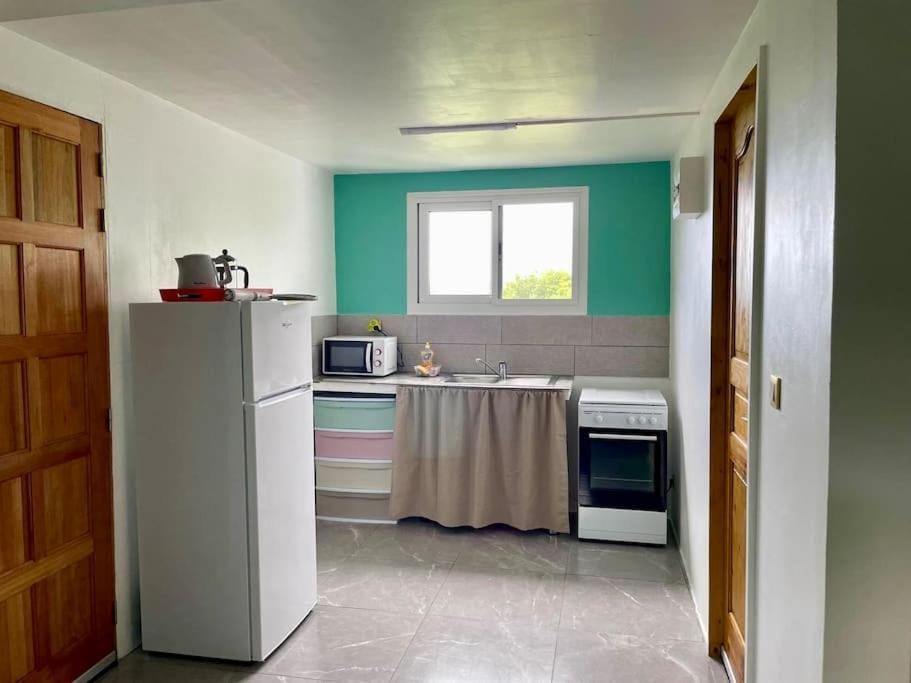 Vue Mer Partielle, au Calme, Plages à 10 min, Parking gratuit Apartment in Sainte-Anne