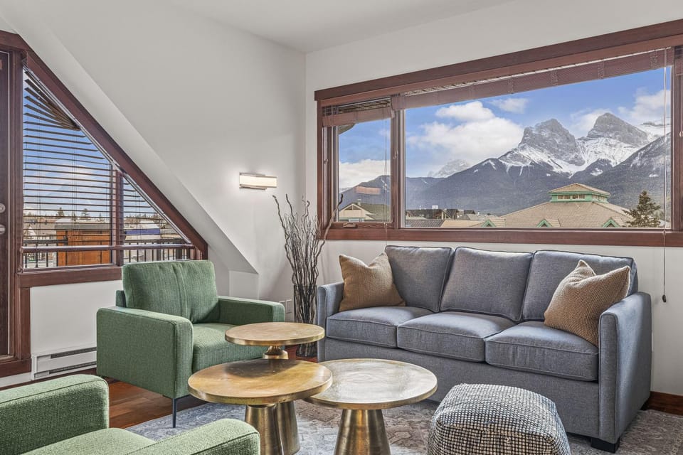 Living room, Mountain view