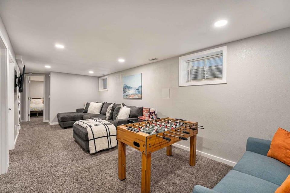 Modern Westminster retreat w game room House in Westminster
